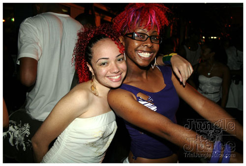 intl_flag_night_2007-055