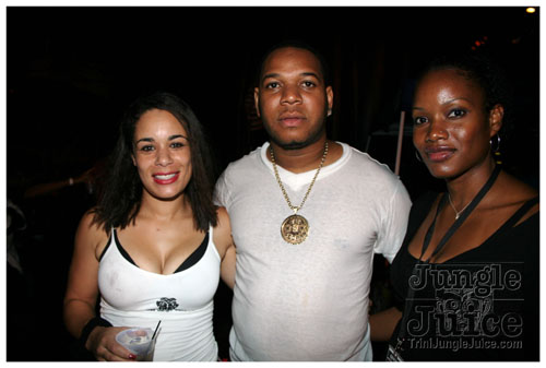 intl_flag_night_2007-061