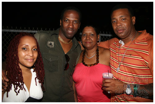 intl_flag_night_2007-064