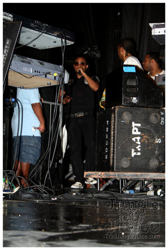 intl_flag_night_2007-065