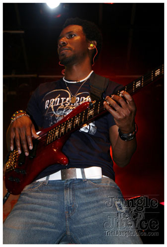 intl_flag_night_2007-070