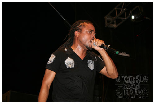 intl_flag_night_2007-074