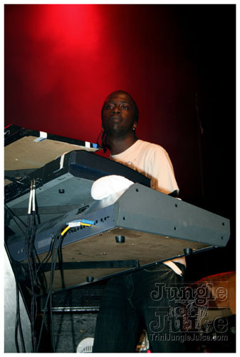 intl_flag_night_2007-076