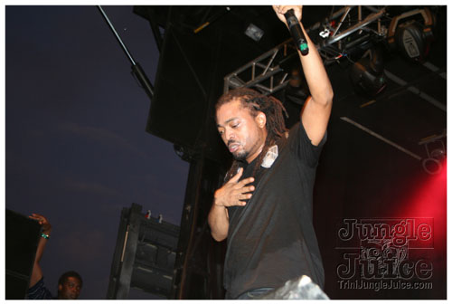 intl_flag_night_2007-077