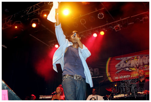 intl_flag_night_2007-080