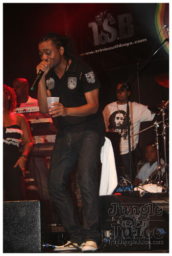 intl_flag_night_2007-082