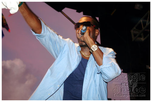 intl_flag_night_2007-083