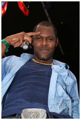 intl_flag_night_2007-087