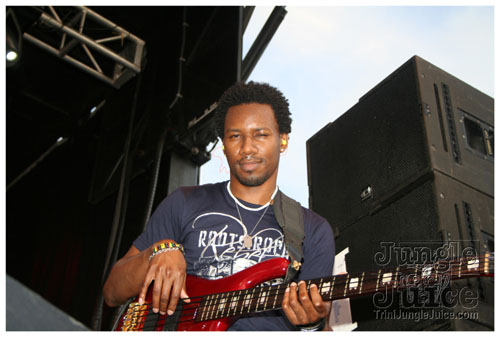 intl_flag_night_2007-088