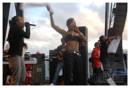 intl_flag_night_2007-093