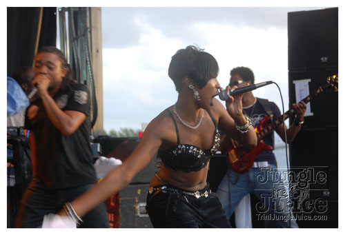 intl_flag_night_2007-099