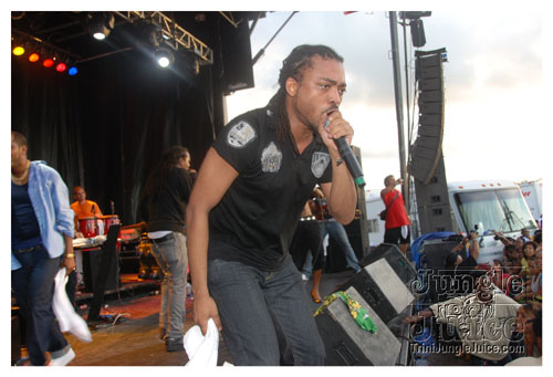 intl_flag_night_2007-103