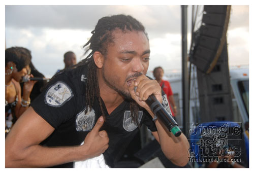 intl_flag_night_2007-104