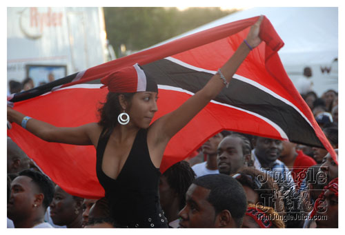 intl_flag_night_2007-109