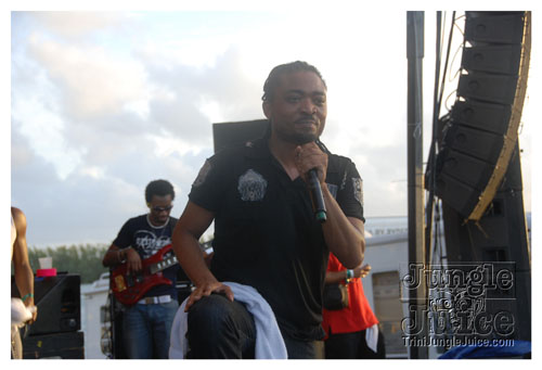 intl_flag_night_2007-117