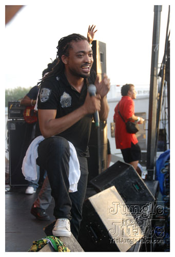 intl_flag_night_2007-118