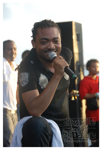 intl_flag_night_2007-119