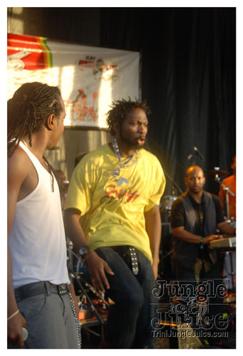 intl_flag_night_2007-126