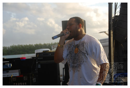 intl_flag_night_2007-139