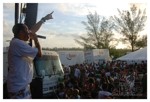 intl_flag_night_2007-140