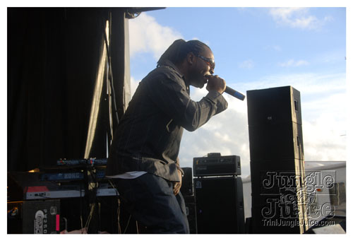 intl_flag_night_2007-141