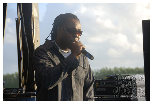 intl_flag_night_2007-142