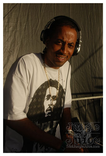 intl_flag_night_2007-144