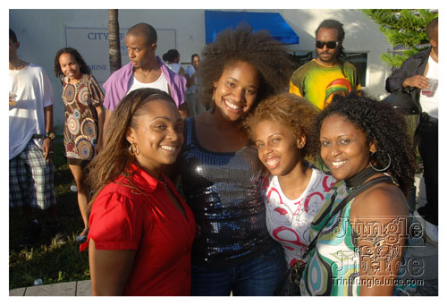 intl_flag_night_2007-153