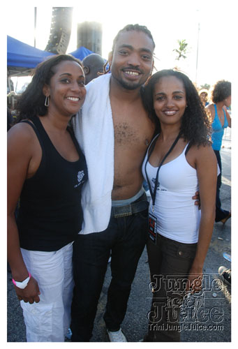 intl_flag_night_2007-155