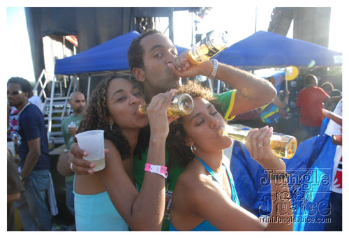 intl_flag_night_2007-157