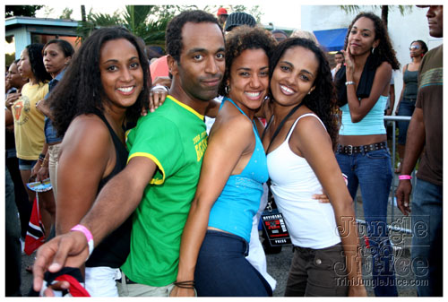 intl_flag_night_2007-162