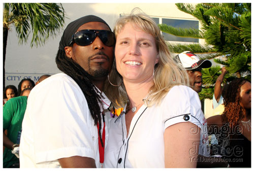 intl_flag_night_2007-166