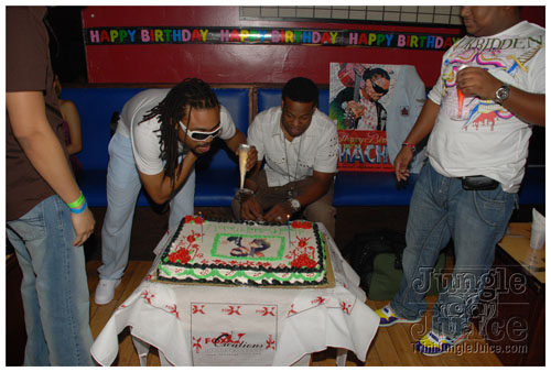 machel_bday_bash_mia_2007-033