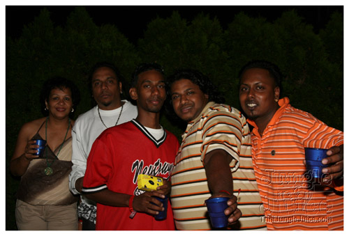 sg2007_release_sw_poolparty-057