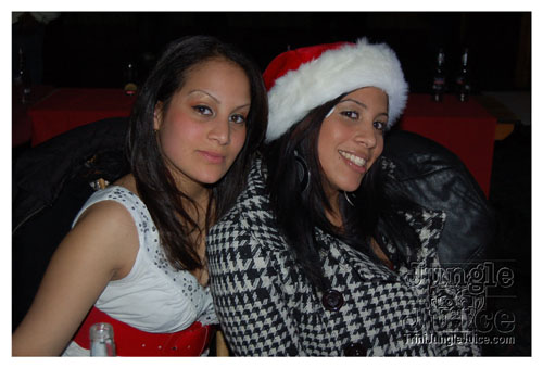 soca_under_d_mistletoe-001