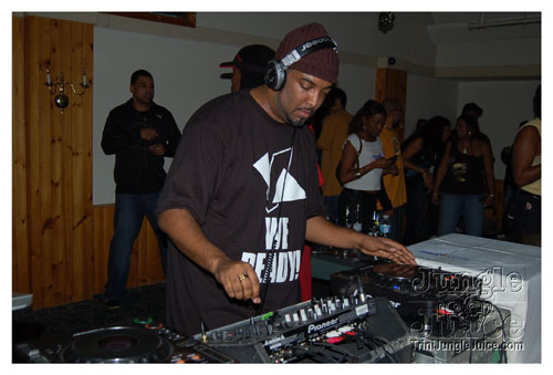 soca_under_d_mistletoe-043