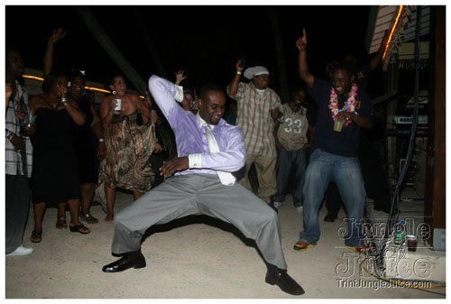 tempo_turns_2_vip-086