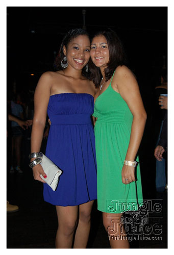 under_the_mistletoe_2007-001