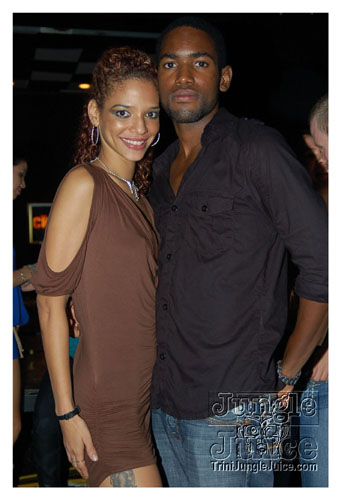 under_the_mistletoe_2007-003