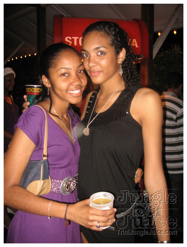 under_the_mistletoe_2007-005