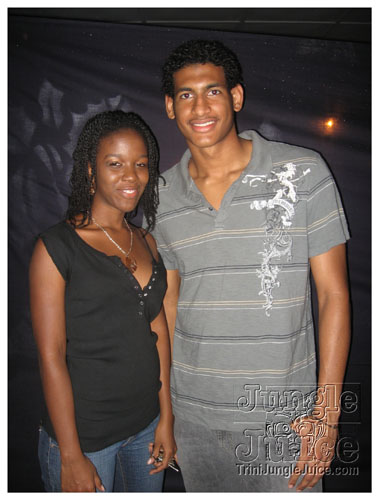 under_the_mistletoe_2007-006