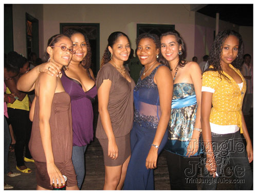 under_the_mistletoe_2007-007