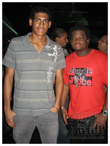 under_the_mistletoe_2007-010