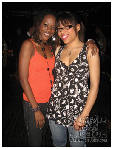 under_the_mistletoe_2007-012