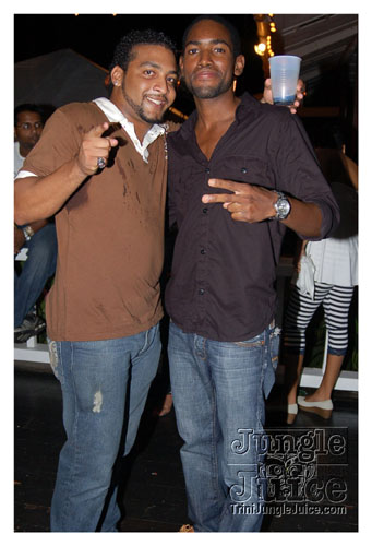 under_the_mistletoe_2007-014