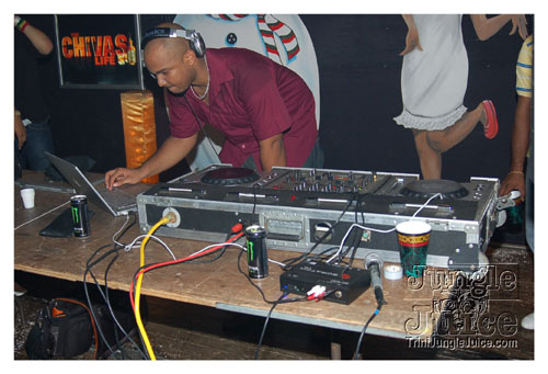 under_the_mistletoe_2007-016