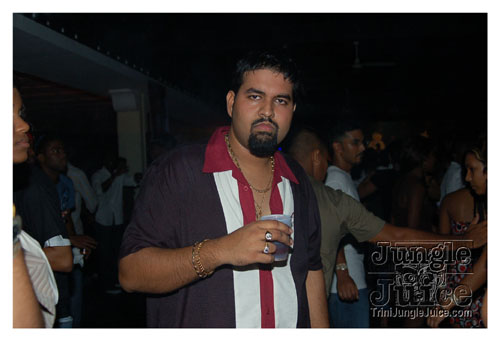 under_the_mistletoe_2007-017