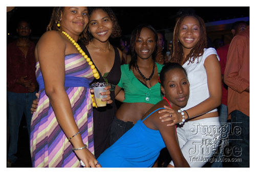 under_the_mistletoe_2007-019