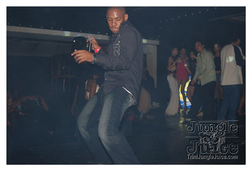 under_the_mistletoe_2007-020