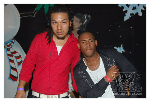 under_the_mistletoe_2007-026